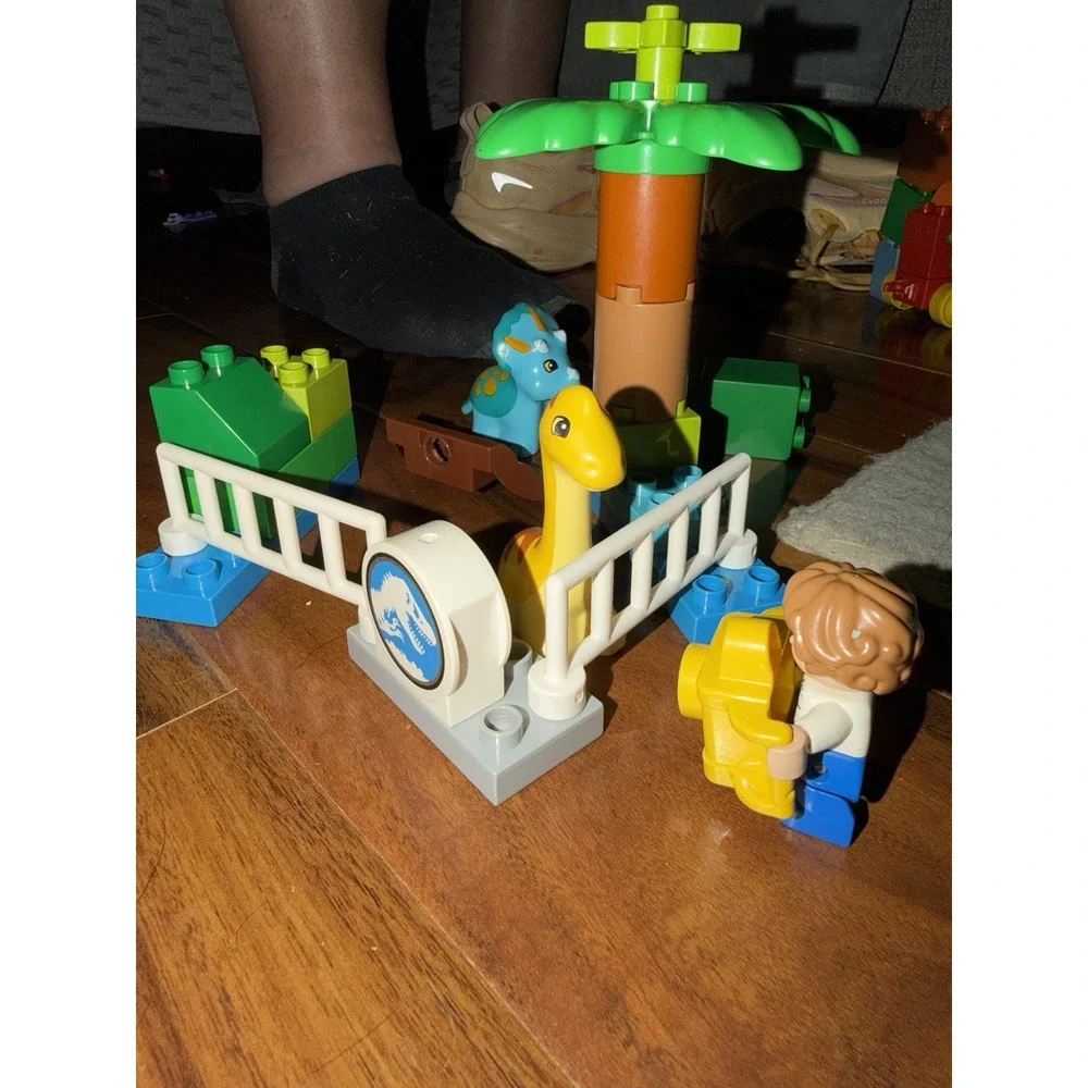 LEGO DUPLO Dinosaur Lot Jurassic Park Dinosaurs Gate Figure‎ Tree Parts